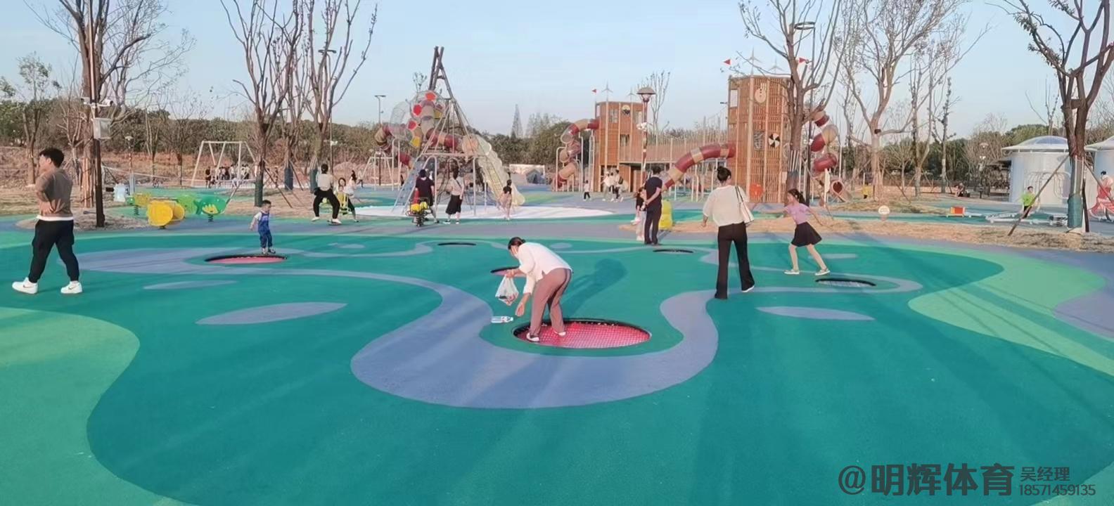 萨嘎公园跑道是用什么材料做成的
